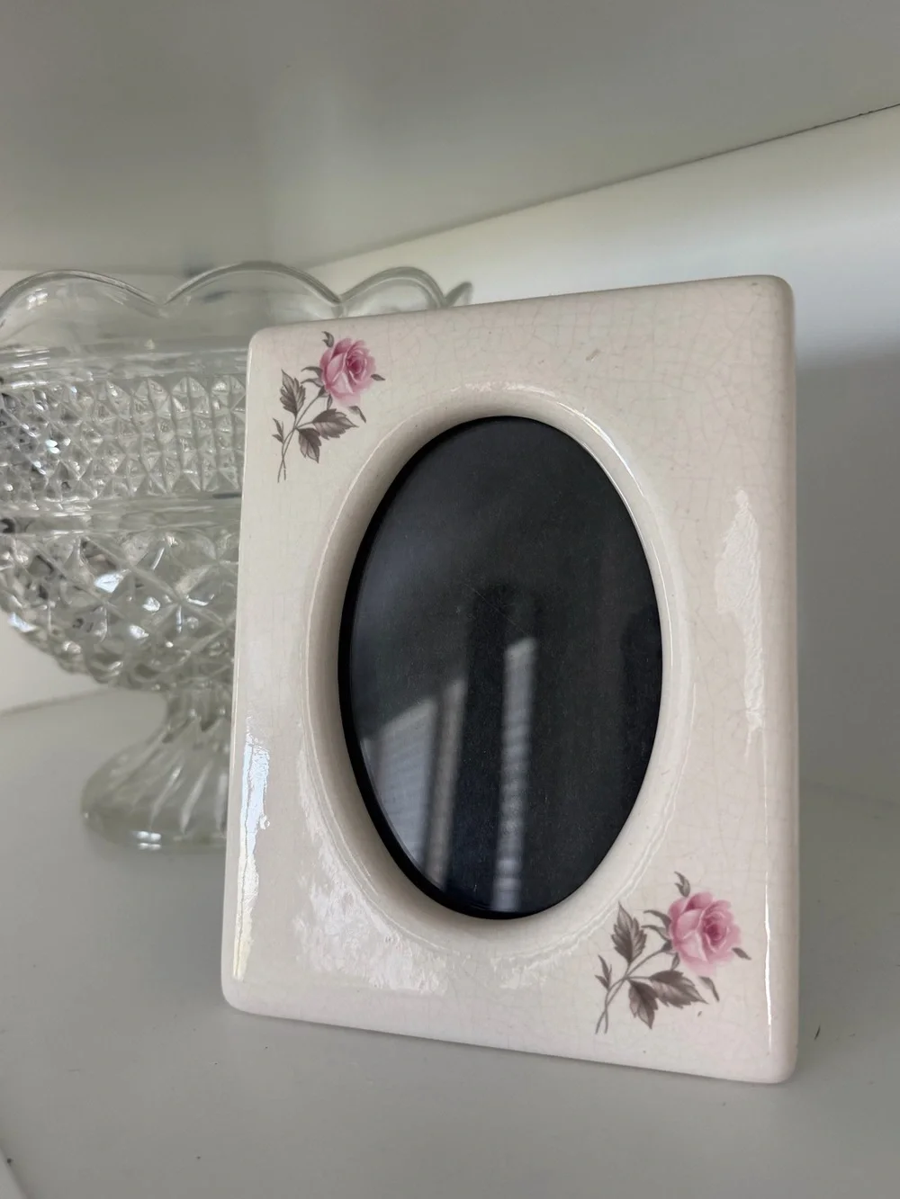 Vintage Floral Ceramic Oval Photo Frame in Cream with Pink Roses